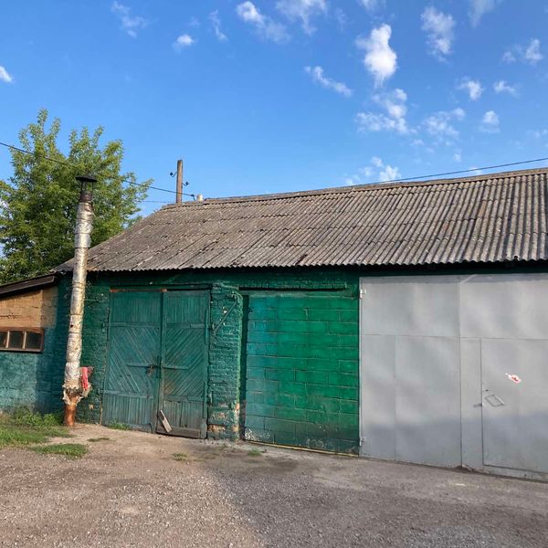 Частина будівлі гаража м.Новоград-Волинський 1.jpg