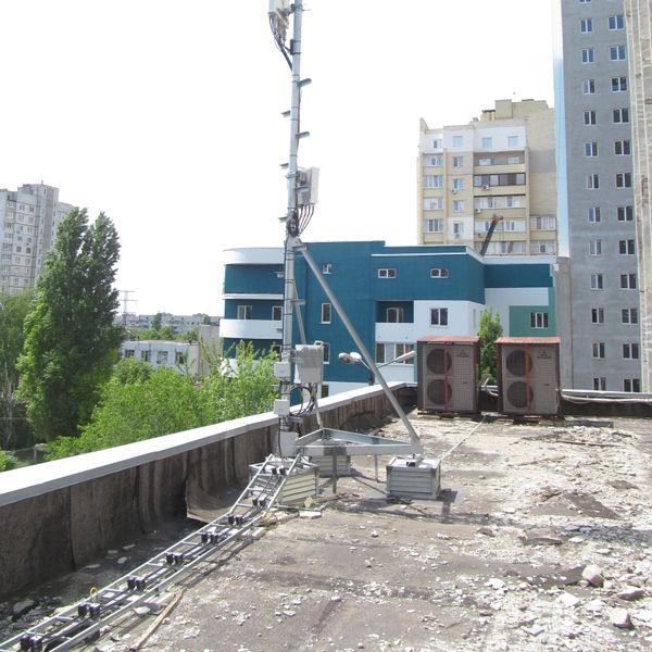 частина покрівлі за адресою м. Харків проспект Гагаріна 168
